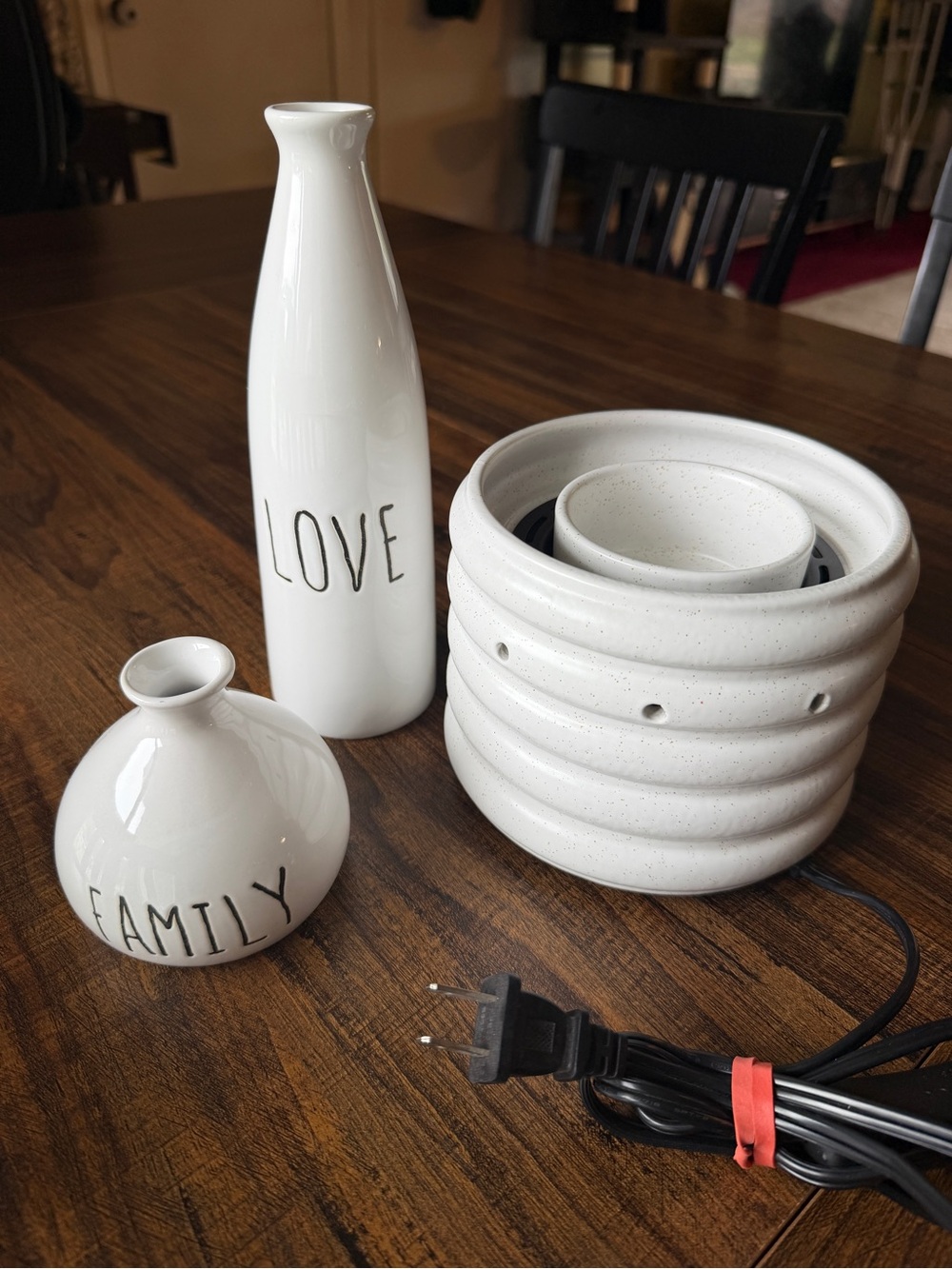 White Ceramic 'LOVE' & 'FAMILY' Decorative Vases with Electric Wax Warmer